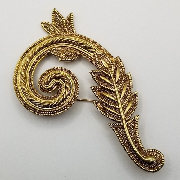 Vintage Signed JJ Gold Tone Art Deco Swirl Feather Leaf Brooch Bar Pin Ornate - Picture 2 of 15